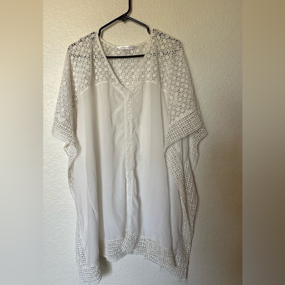 Crocheted cover up - Picture 4 of 7